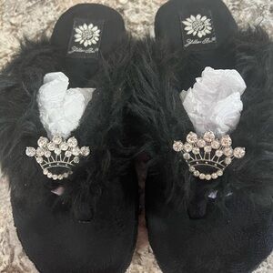 Yellow Box Black Furry Crystal Crowns Women's Slippers 8M